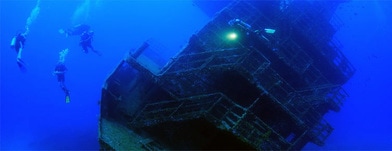 Divers around the El Aguila shipwreck